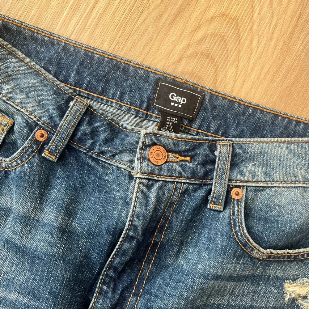 GAP Mini Denim Skirt with Pockets - Picture 2 of 4